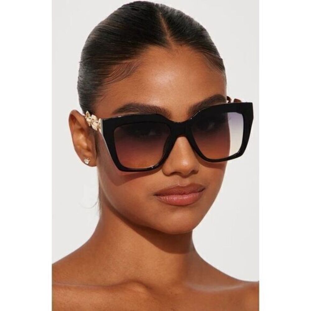 Being Petty Square Frame Chain Detail Sunglasses‎ Black/Gold